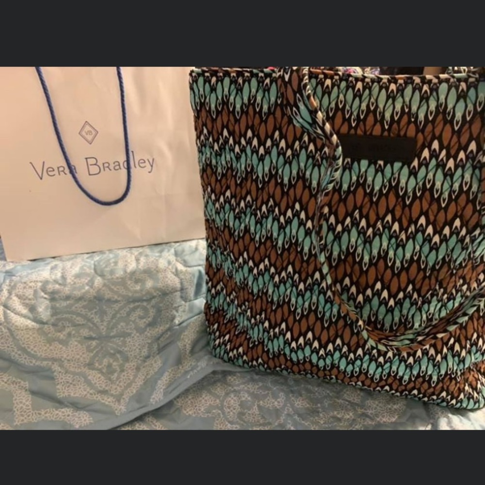 🌻VERA BRADLEY MEDIUM TOTE☂️